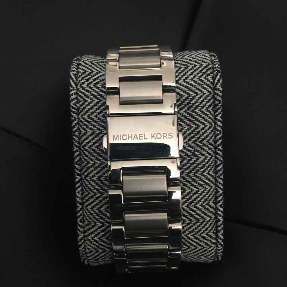Micheal Kors Skylar Watch NWOT - Picture 3 of 4